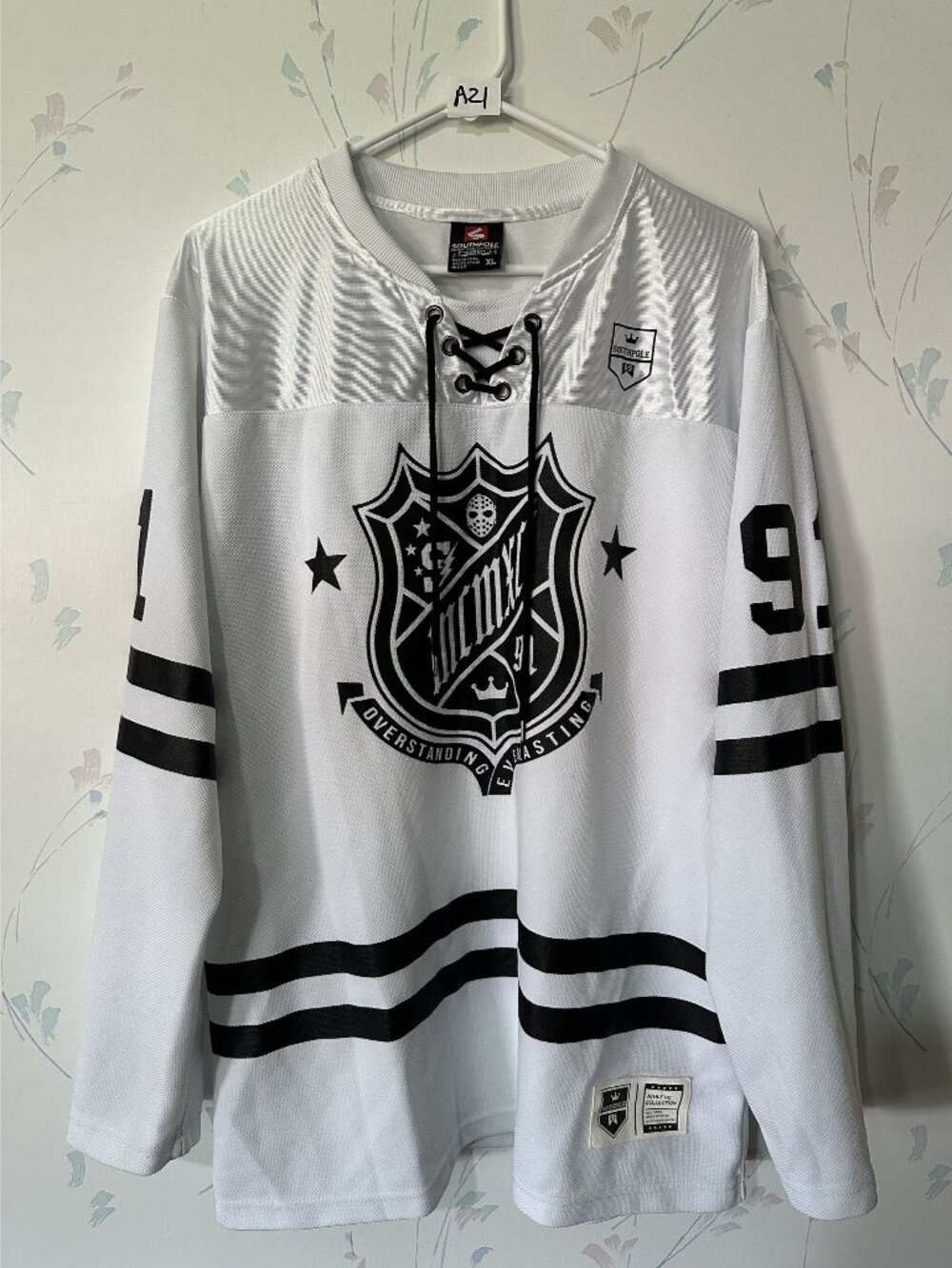 Southpole White & Black Lace-Up Hockey Style Jersey XL Mens Athletic Collection